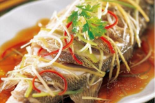 Cá hấp sốt cay